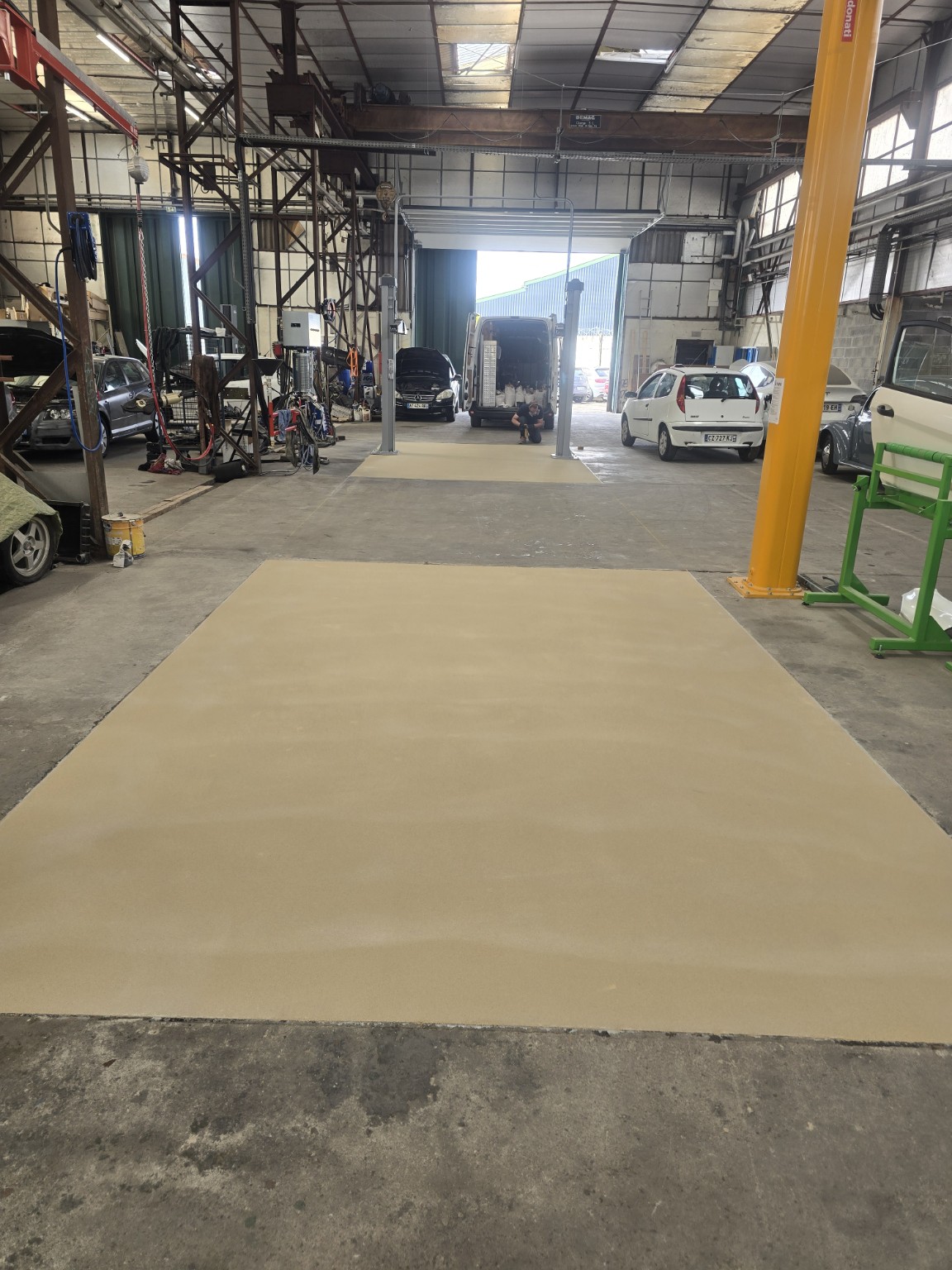 Système époxy multicouche — Ateliers automobiles — Étape de chantier
